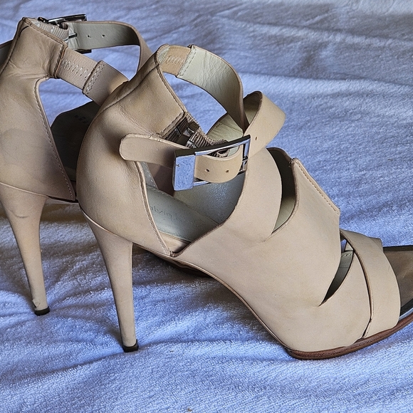 Calvin Klein Valerie Cow Roma Stilettos Heels Size 7.5 Caramel Nude - Picture 4 of 8